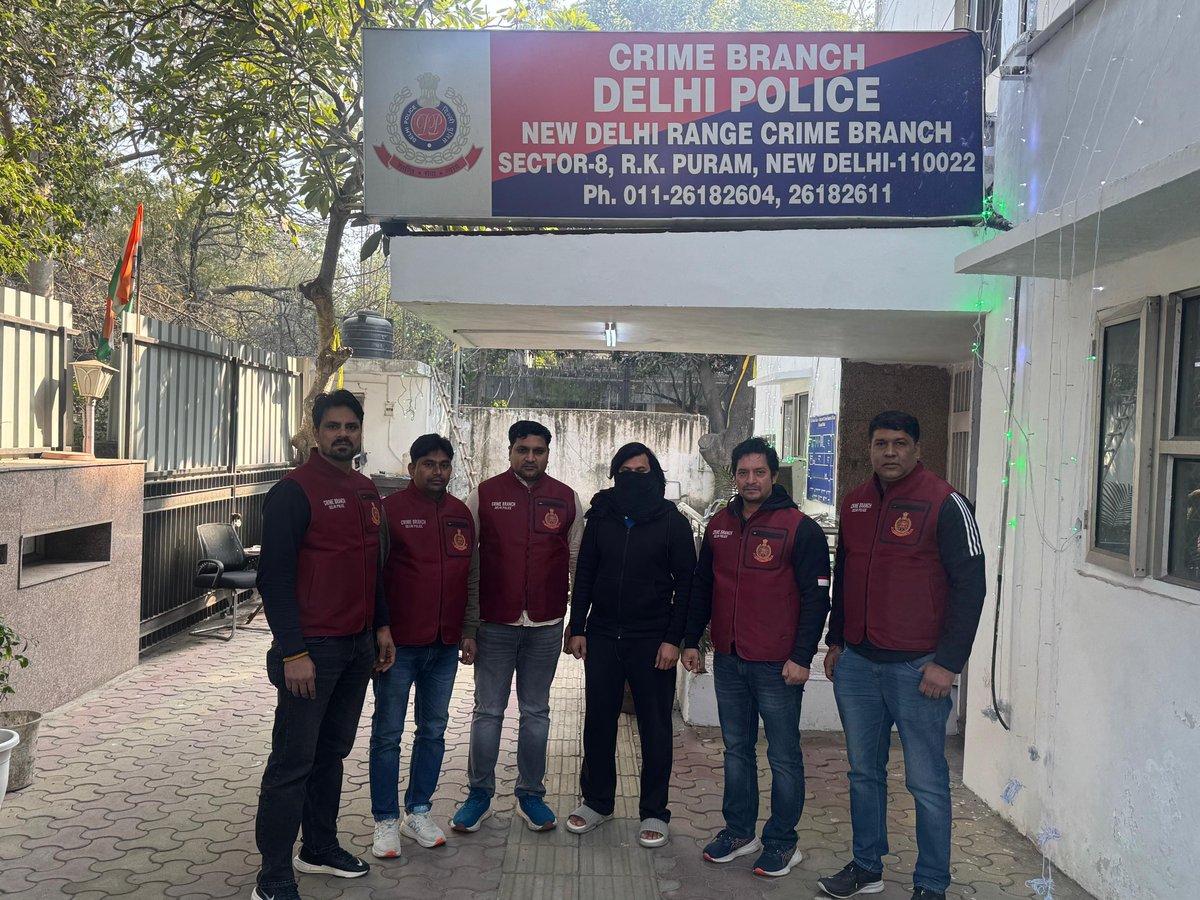 CrimeBranchDP's tweet photo. 🚨 BIG BREAKTHROUGH | NDR, CRIME BRANCH | DELHI POLICE 🚨
🕵️‍♂️ Under Operation Gang Bust, NDR/Crime Branch has nabbed a notorious member of Rohit Godara–Goldy Brar gang from Loni, UP.
🔫 Proclaimed Offender in multiple cases
📂 Involved in 18 heinous criminal cases across Delhi, Haryana, Rajasthan & Maharashtra
🏃‍♂️ Long absconding | Wanted in Arms Act case PS Chanakyapuri
📡 Sustained surveillance & precise intelligence led to the arrest — a major blow to organized gangster networks.
💪 Successful operation led by Insp. Rakesh Sharma, under ACP Umesh Barthwal and overall supervision of DCP Sh. Pankaj Kumar.

🚨 बड़ी कामयाबी | NDR, क्राइम ब्रांच | दिल्ली पुलिस 🚨
🕵️‍♂️ ऑपरेशन गैंग बस्ट के तहत NDR/क्राइम ब्रांच ने रोहित गोदारा–गोल्डी बराड़ गैंग के एक कुख्यात सदस्य को लोनी, उत्तर प्रदेश से गिरफ्तार किया।
🔫 कई मामलों में घोषित अपराधी (PO)
📂 दिल्ली, हरियाणा, राजस्थान व महाराष्ट्र में दर्ज 18 संगीन आपराधिक मामलों में संलिप्त
🏃‍♂️ लंबे समय से फरार | थाना चाणक्यपुरी के आर्म्स एक्ट मामले में वांछित
📡 सतत निगरानी व सटीक खुफिया सूचना के आधार पर की गई इस गिरफ्तारी से संगठित अपराध नेटवर्क को बड़ा झटका लगा है।
💪सफल कार्रवाई निरीक्षक राकेश शर्मा के नेतृत्व में, एसीपी उमेश बर्थवाल के मार्गदर्शन तथा डीसीपी श्री पंकज कुमार के समग्र पर्यवेक्षण में की गई।

https://t.co/4tDlwCywqL
#DelhiPolice
#CrimeBranch 🚔🔥
@delhipolice