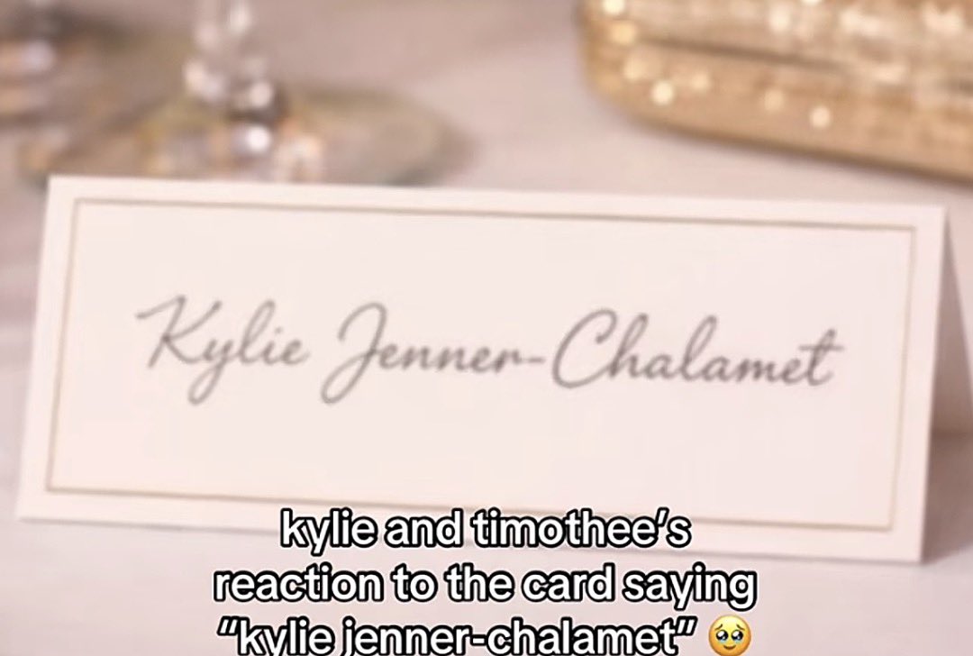 acervokyjenner's tweet image. The reaction                                  the reason