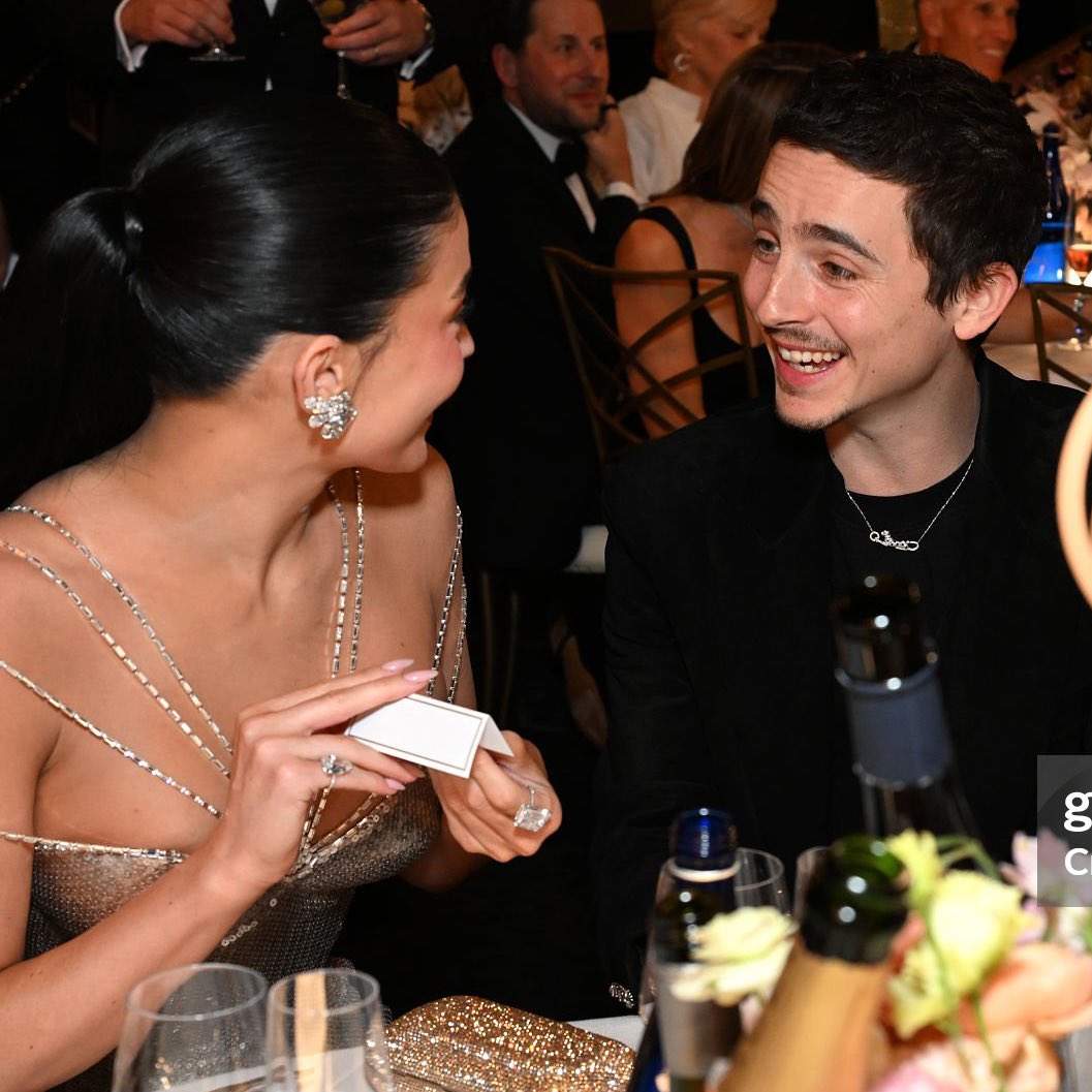 acervokyjenner's tweet image. The reaction                                  the reason