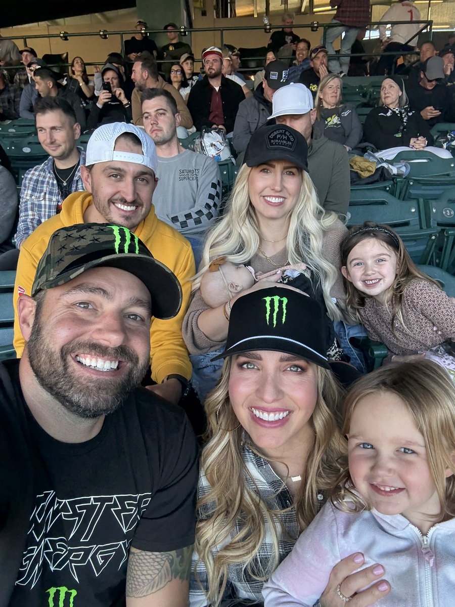 courtneyforce's tweet image. Supercross Anaheim! We took the girls for their first time seeing Supercross last night with family &amp;amp; friends, and they were blown away. What an awesome time! Plus they loved seeing anyone in pink. 💞