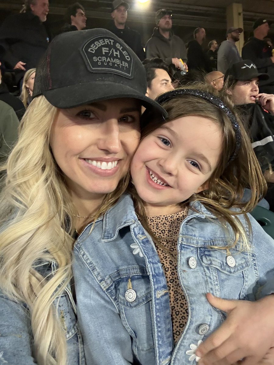 courtneyforce's tweet image. Supercross Anaheim! We took the girls for their first time seeing Supercross last night with family &amp;amp; friends, and they were blown away. What an awesome time! Plus they loved seeing anyone in pink. 💞