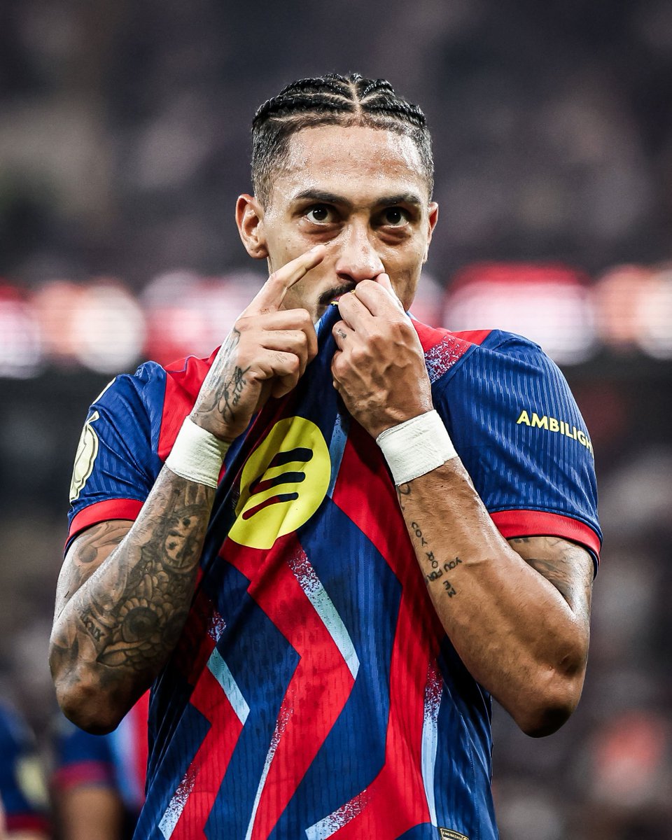 🚨🗣️ <a href="/lautarodeIcampo/">LACOBRAAA</a>: "He was not valued by the Ballon d'Or. He was not valued by FIFA. He was not valued by the Globe Soccer Awards."  

"Raphinha is valued by the people who like football, the most decisive player on the planet. Keep teaching us, professor, we love you so