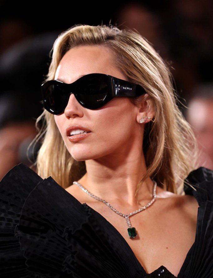 mileyacervo's tweet image. Miley Cyrus sobre O Agente Secreto e Wagner Moura no #GoldenGlobes 

— “Não ganhei, mas outras pessoas incríveis ganharam essa noite… Você viu o Agente Secreto? O Brasil tá se destacando cada vez mais no cinema mundial, né? amei o filme e a performance do Wagner nele, vitórias…