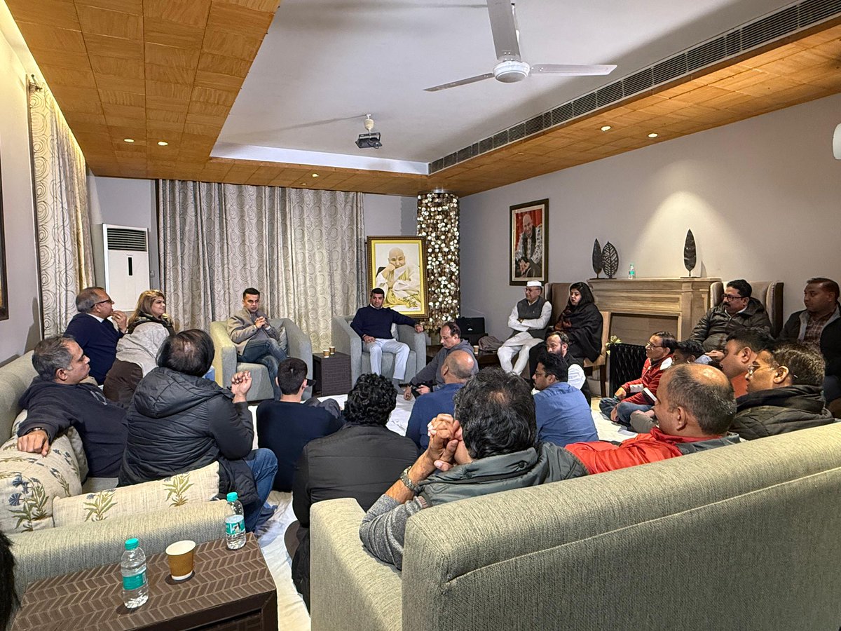 duttabhishek's tweet image. Had an unfiltered conversation with like-minded folks &amp;amp;  Maanik Mahna ! 💬 Looking forward to collaborating on key issues! Thanks for reaching out! #LikeMinded #GreatVibes .📍 Delhi