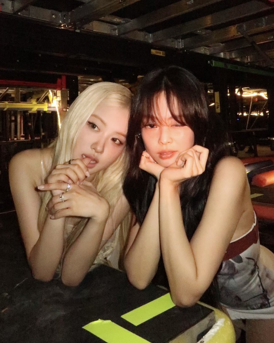 260112 Rosé IG Story Update

“thank you golden disc and congratulations <a href="/jennierubyjane/">JENNIE</a> unnie 🥰”