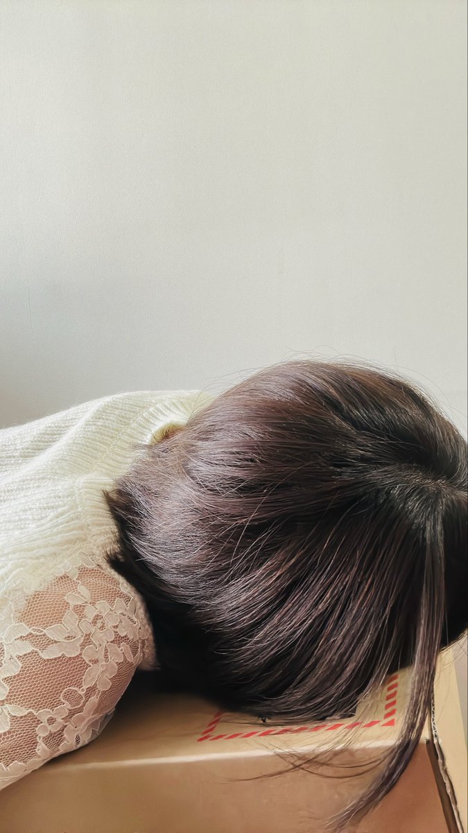 待ち遠し過ぎたお届け物に興奮して抱きしめている人です。

この後あまりの興奮のせいか、目眩が止まらず、開封の儀の前に寝ました。

到着してから早3日。体調は万全。
そろそろ開封の儀を始めたい🤭