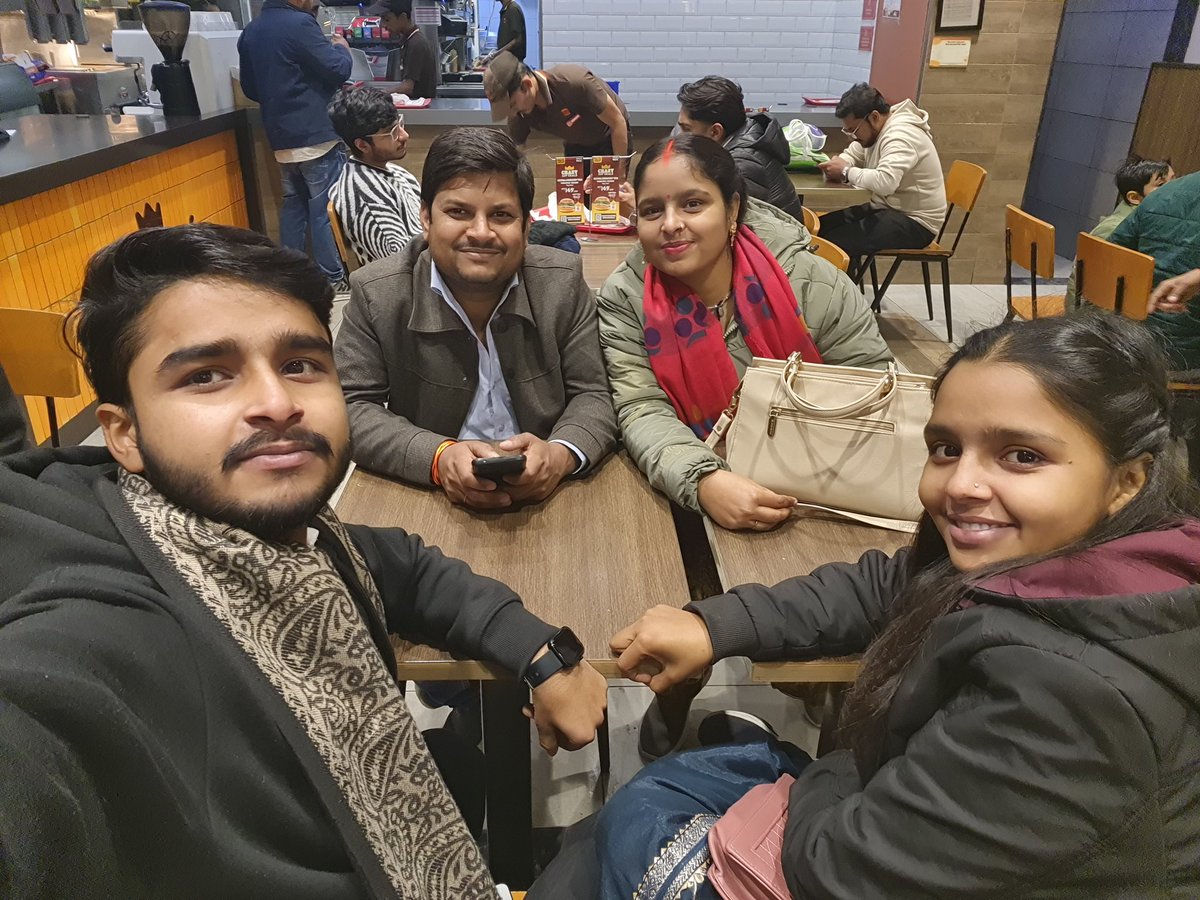 theAnkurthought's tweet photo. जिंदगी की इस आपाधापी में कुछ पल अपने और अपनों के लिए निकलना बड़ा ही सुखद होता है और जीवन को तनाव मुक्त रखने में सहायक भी, तो इसी सोच के साथ आशा है यह आने वाला समय हम सब के जीवन में पारिवारिक महत्व के नए आयाम स्थापित करेगा। बाकी.....
भगवान स्वामीनारायण सबका कल्याण करें। https://t.co/lWofq0beal