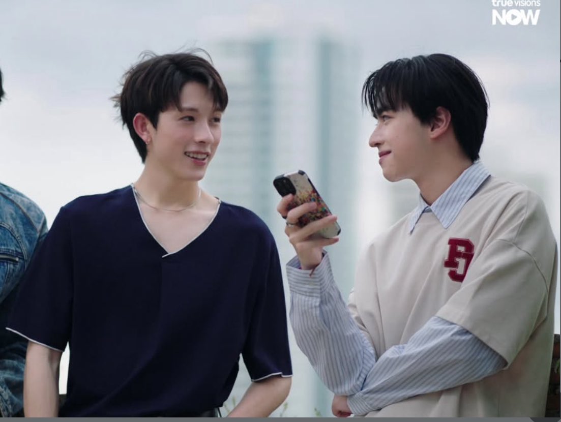 เอ้าอะไรอะ ทำไมยิ้มหวานกันจัง