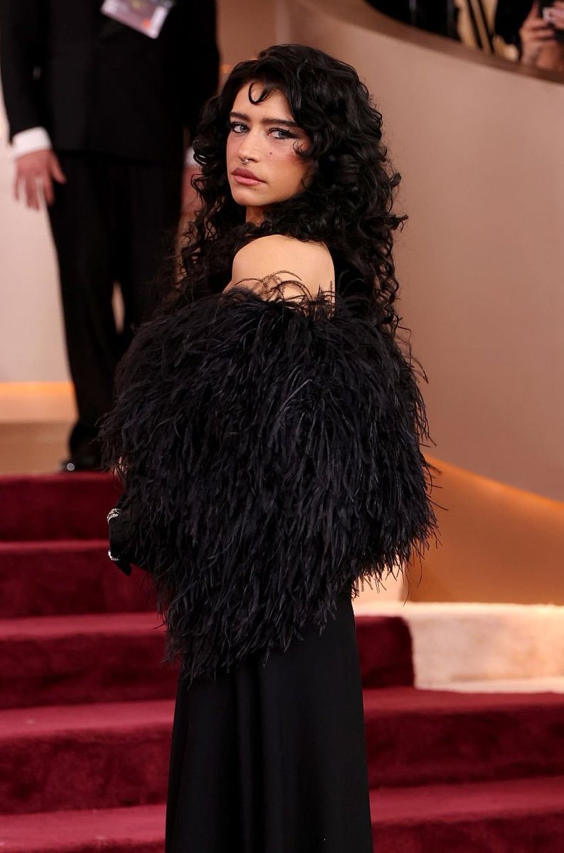 itgirlbackup's tweet photo. Odessa A'zion attending the #GoldenGlobes2026 https://t.co/d6v6Z4iB4t