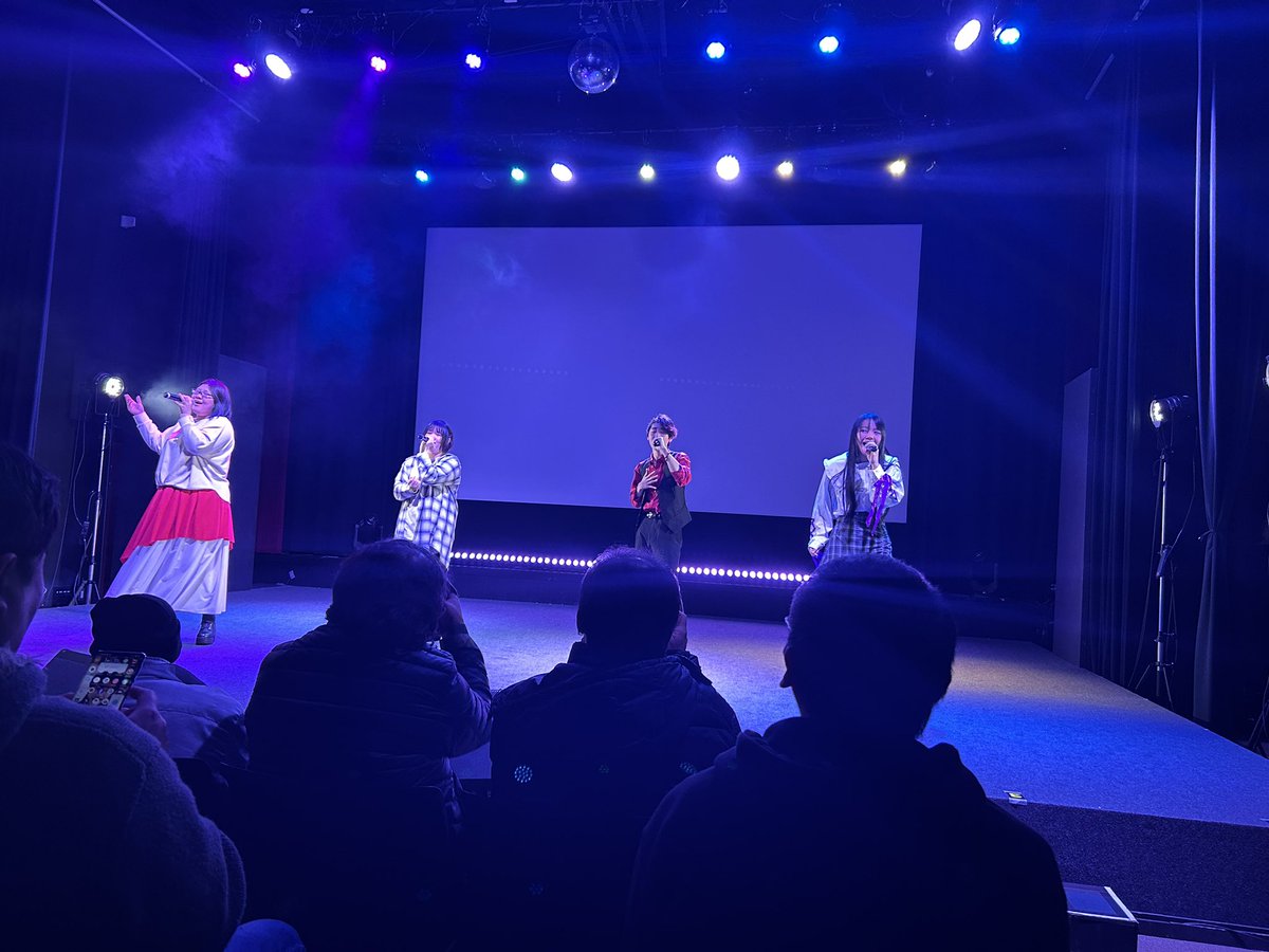 zienda06_aorin's tweet photo. おはようございます。昨日は自分の学校の声優アーティスト科の【LAST】アニソンLIVEにお邪魔してきました😂🎤💕皆さんとても楽しそうにしてました。卒進も楽しみにしてますね
@A_san0412 @yuureitarou @Ayu_v4a 
@VAA_0033_ 
お疲れ様でございました😊 https://t.co/J7gYJZyats