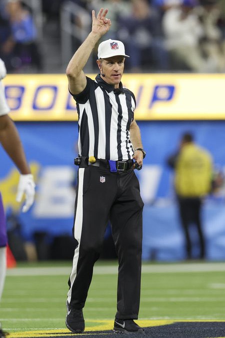 Hometown eagles Ref cooking smh