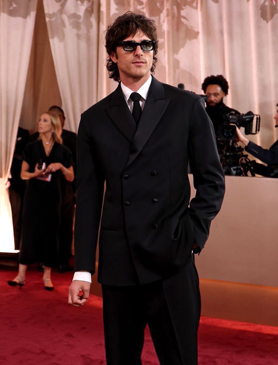 stfuzzn's tweet image. im forming a band