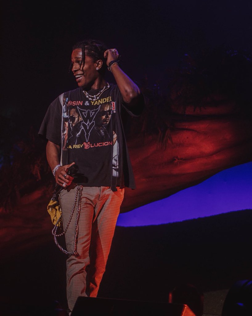 A$AP Rocky usando una T-Shirt de Wisin y Yandel, 2018.