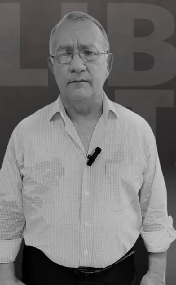 EducadoresMESR's tweet image. A pocos días de conmemorarse el #DiaDelEducador👨🏻‍🏫 exigimos la libertad del educador jubilado Edgar Sarabia.Detenido injustamente en julio de 2024. Actualmente su situación de salud es delicada.Desconocemos dónde está recluido,según está en la sede del SEBIN de Ciudad Bolívar