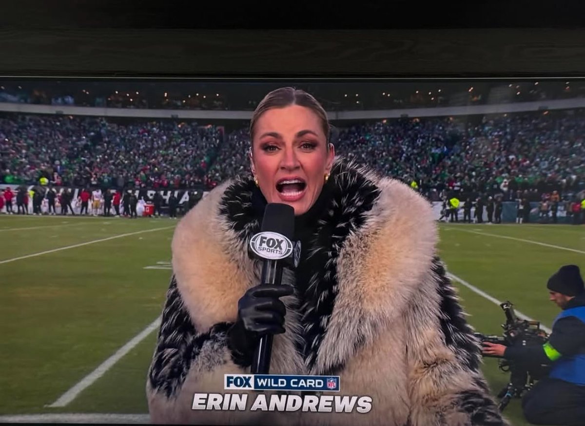 StephBloom's tweet image. The Queen herself @ErinAndrews 🙌🏼