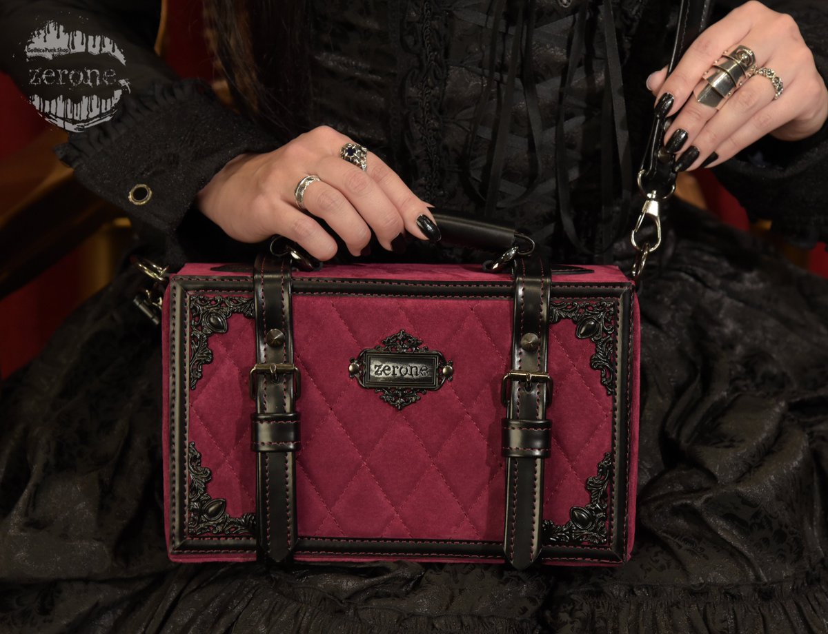 《🦇再受注受付のご案内🦇》

キャンセルが3枠出ましたので、【本日昼の12時より】下記Googleフォームで再募集をさせていただきます！

・blupurple　限定２枠（同じ革の入手が難しいため）
・black　
・red　
・redpurple

ご連絡の早いかた順となりますので、どうぞよろしくお願い申し上げます！