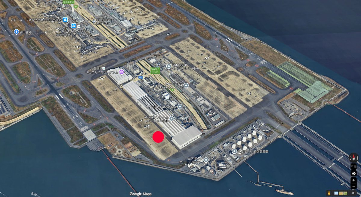 tetsu_skytree's tweet image. 2026/1/12　9:15、たくあんは今、ANAの格納庫前（赤丸）に居ます。#JA743A #C3PO
youtube.com/watch?v=bV-Ek1…