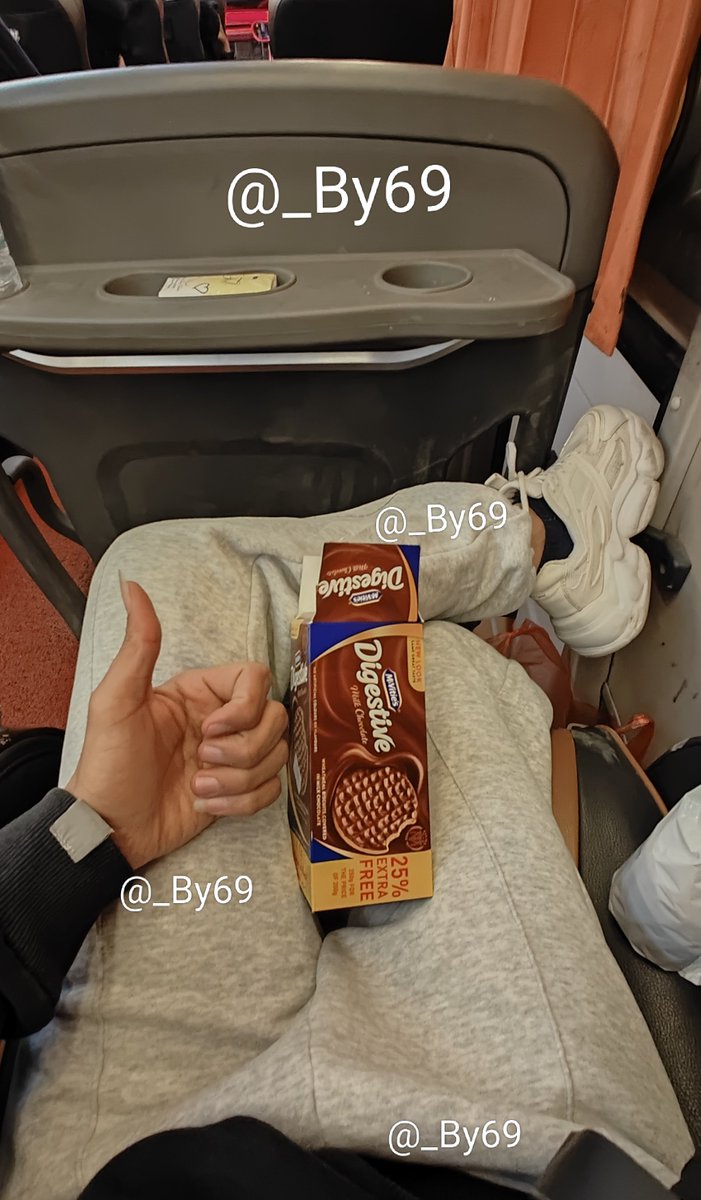 _By69's tweet image. باي صنعاء
ونبداء سنه جديده في بلد وحياه واشخاص جددد والله يتمنى لي مافيه الخير
ومابنسى بعض الاشخاص الي عرفتهم بتكون لهم وحشه للحظات الي صادفتهم وعشتها معهم