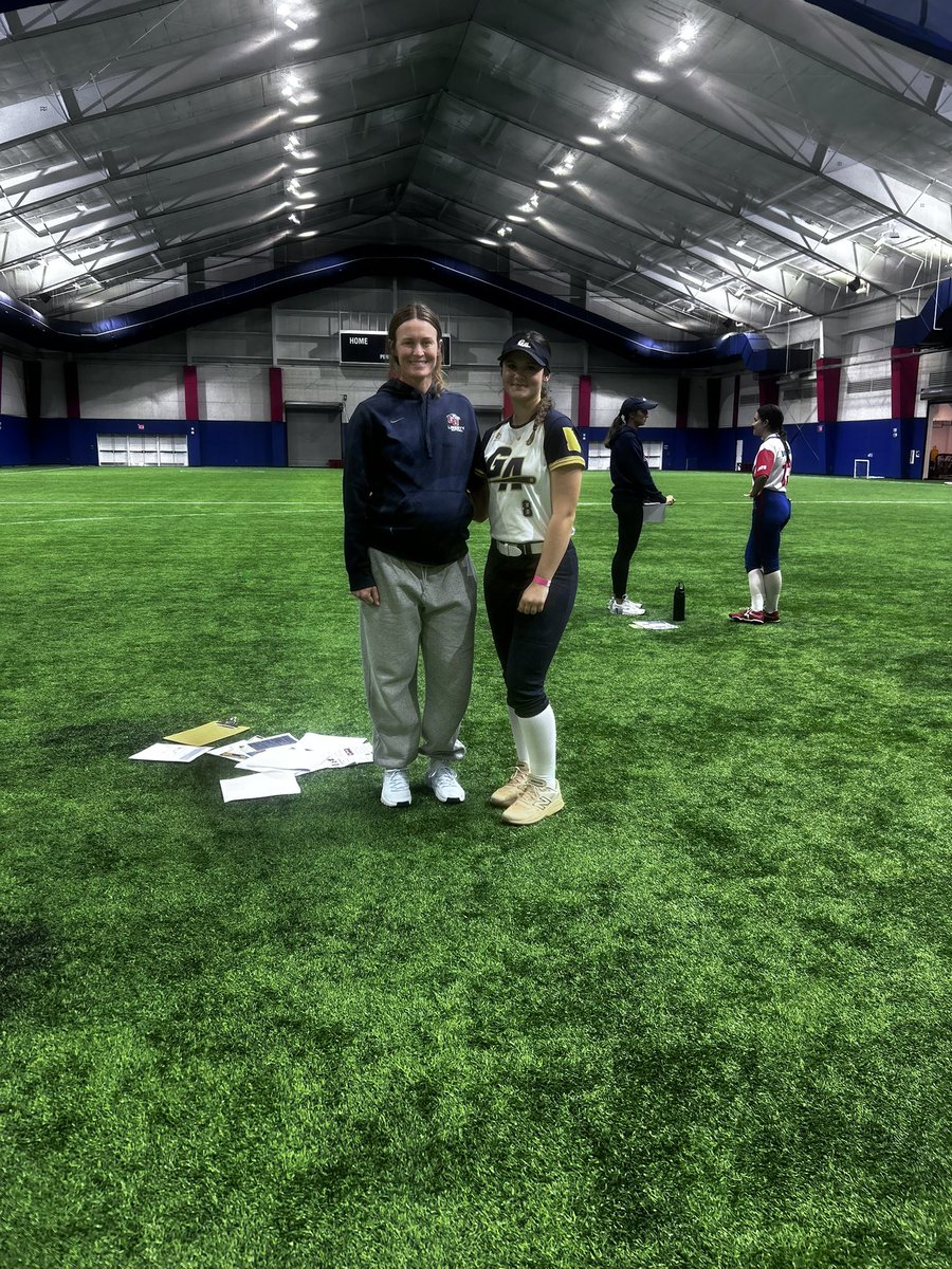 Bella Burgess tweet media