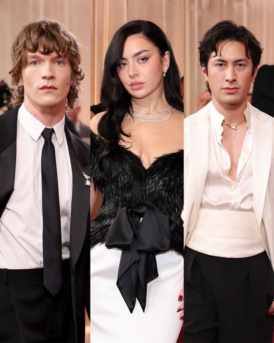 THE TRIO HAS ARRIVED! #GoldenGlobes