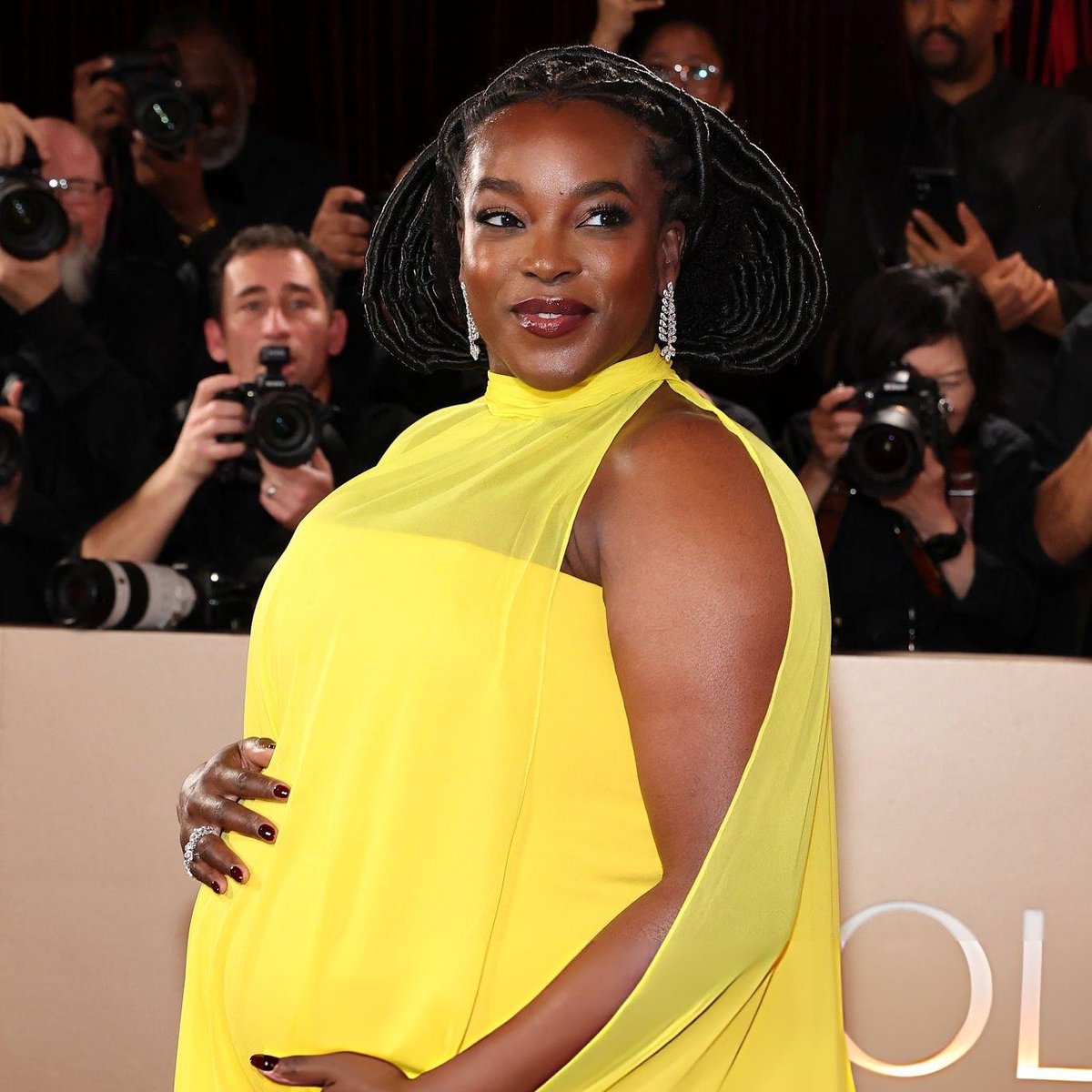 fridayvelvet's tweet image. we need a pic of hailee and wunmi having a tummy bump moment tonight