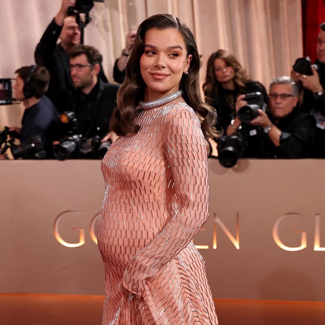 fridayvelvet's tweet image. we need a pic of hailee and wunmi having a tummy bump moment tonight