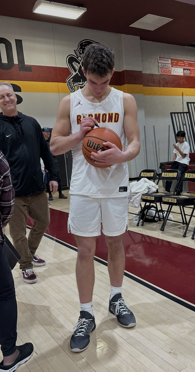 CarolynHorner6's tweet photo. Congrats @Wyatt_Horner08 on breaking the all-time scoring record at Redmond High School. Great work, bud! https://t.co/l8CGenZCLY