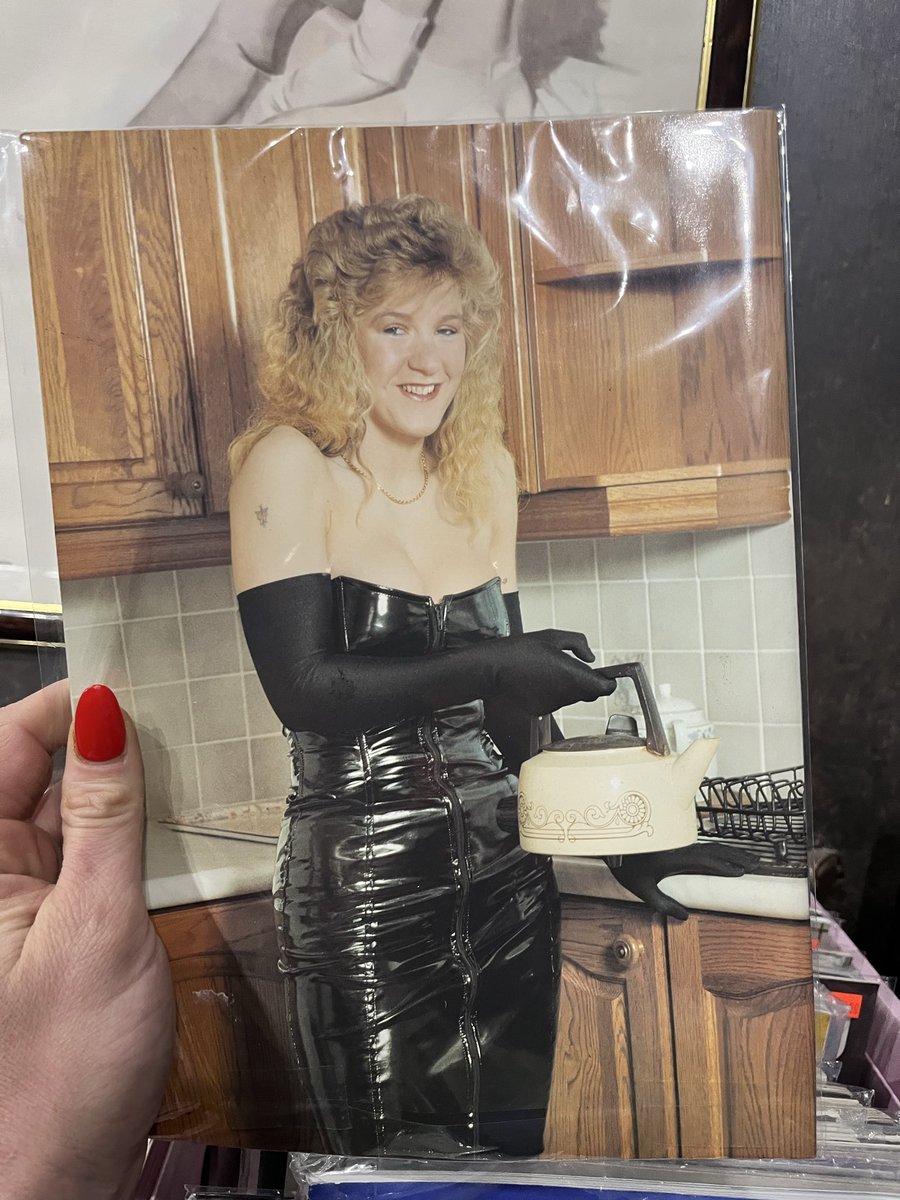 MistressAliceNY's tweet photo. Newest addition to my vintage smut collection 💅
#vintagebdsm #femdom https://t.co/gvbO5dSnDk