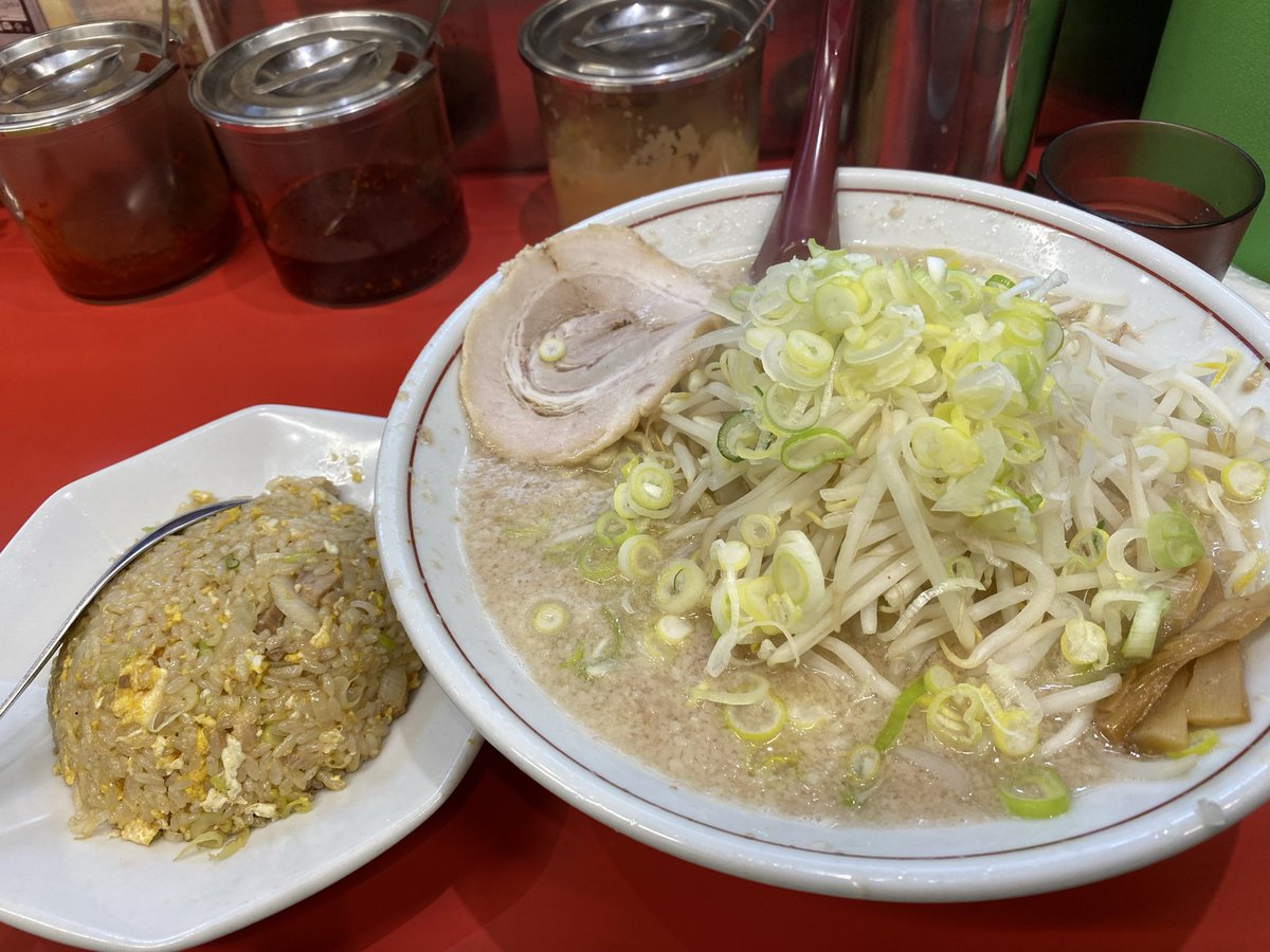 ie_sauna's tweet photo. 新小岩レインボー🌈
寝起き、朝🧖最高です。
1キロ　落としました。

🍜食べ過ぎて
さすがに体重増量🤣

今日から1週間くらい
食事制限いたします😭

3枚目の写真は昨日の夜
3コ餃子と間違えて
大盛りの食券買ってた🤣🤣 https://t.co/L62FQGoon2