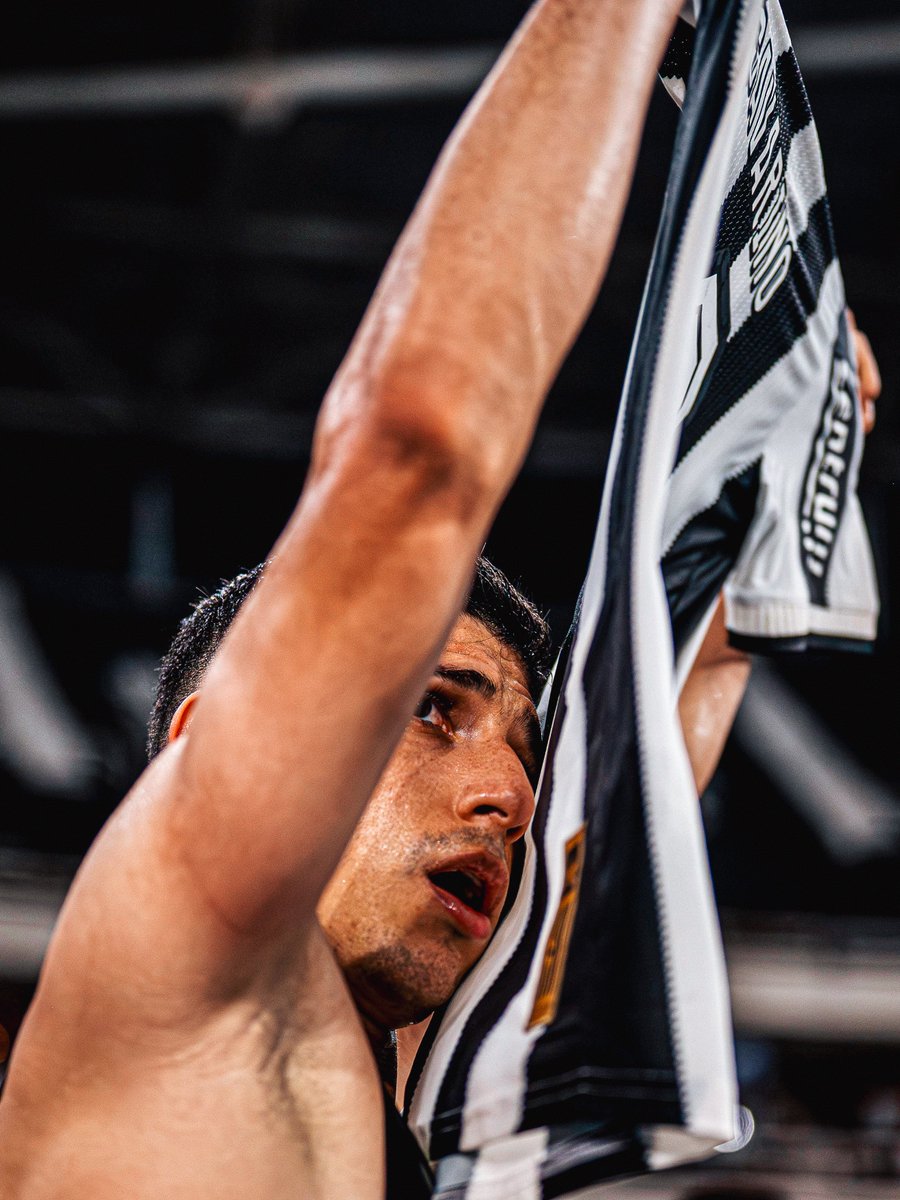Ele ESCOLHEU ficar. Tem respeito. Que seja mais um grande ano de Savarino pelo Botafogo.