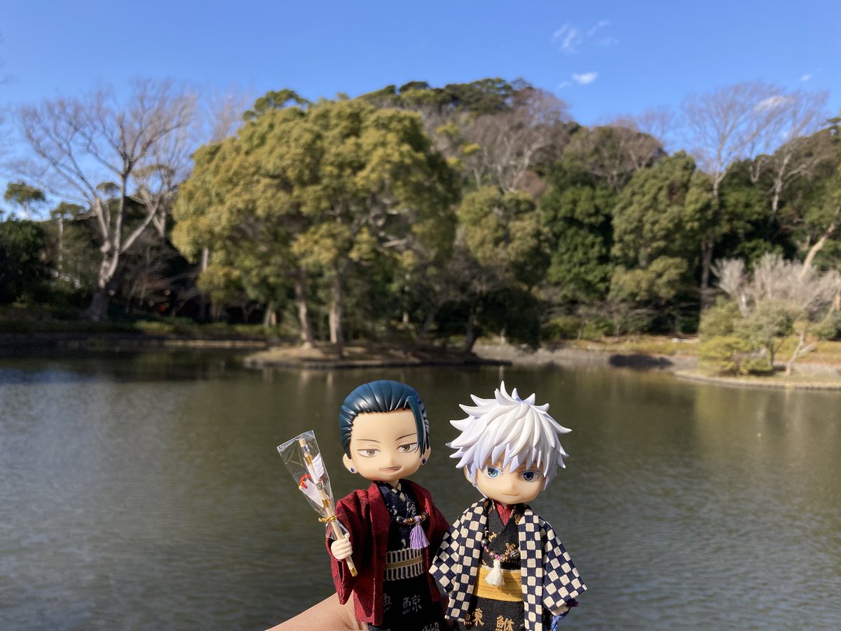 めちゃめちゃ大混雑の参道の脇　
静か〜な御池