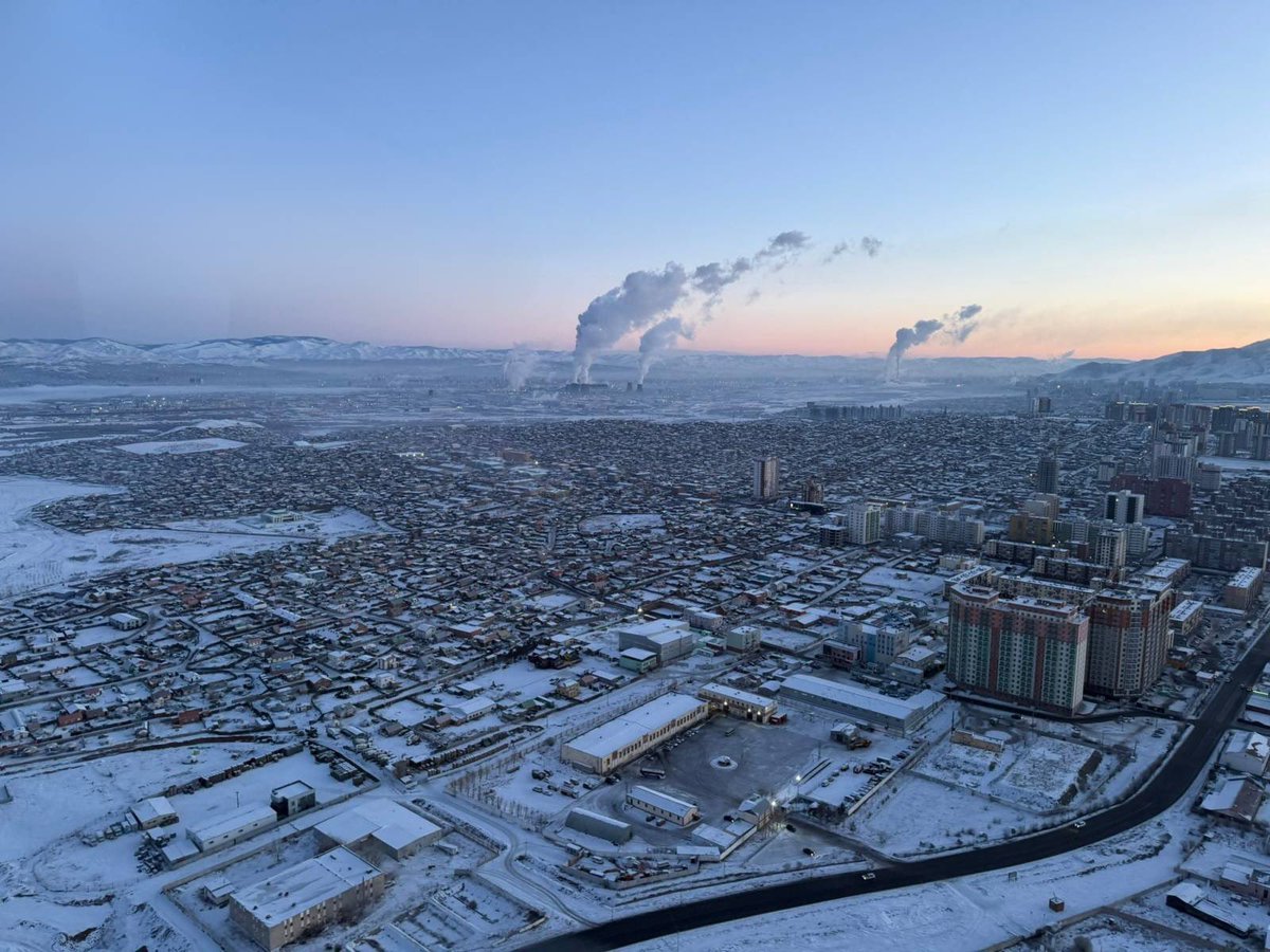 Одоо -23 бна. Айлууд галлаж л бгаа байлгүй. Утаа ийм бна.