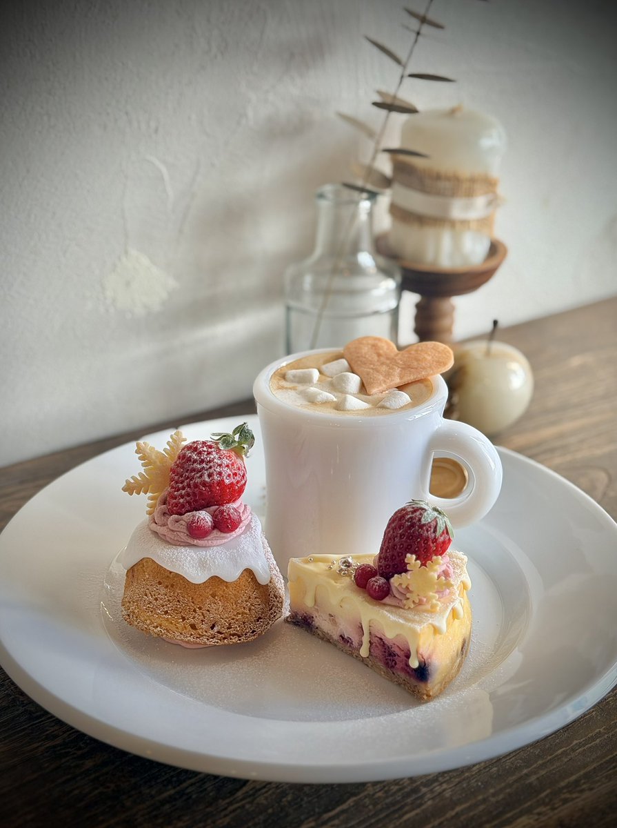 nyapi3995's tweet image. おはようございます☀
UVERのツアーは全落でした🙃
彰生誕祭落選が悲しいなぁ〜、
彰愛がお前はまだ足りないって事か...
もっと伝わるように愛しますü
LIFEsize先行は期待せずに待とう🥲

今日のカフェ活☕️
ベリーのチーズケーキと
ベリーのパウンドケーキ🍓
もう、ビジュが可愛過ぎるüÜ