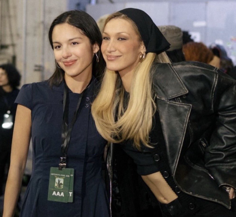 RodrigoPopBase's tweet image. Olivia Rodrigo pictured backstage with Bella Hadid at the Artists for Aid benefit concert.