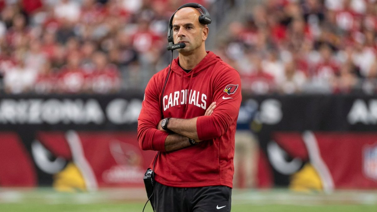 AzJace's tweet image. Saleh had that last play on clamps. Look at the players he has lost and what he is working with!
The complete opposite of Jonathan Gannon.
He isn't my first choice but would welcome it!