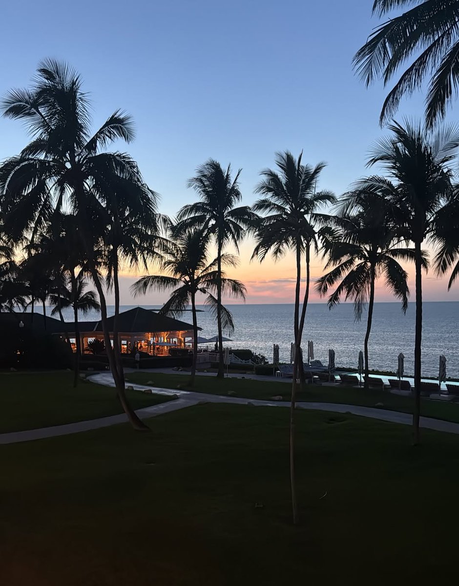 FSOceanClub's tweet image. Where thousands of sunsets have painted the horizon, Paradise Island reveals a different kind of beauty.

📷 photo by: @jordanroad_

#FSOceanClub #FourSeasons #VisitNPI