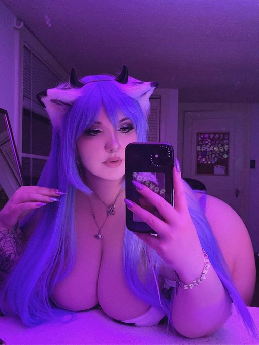 𝔰𝔭𝔦𝔠𝔶 - remember to stay hydrated 🥛 https://t.co/34YAX5zzFk