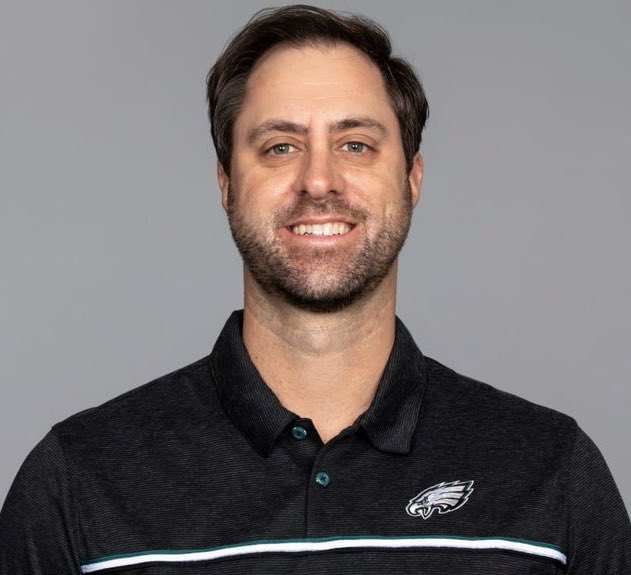 PhilaFanCentral's tweet image. The entire Eagles organization should be embarrassed for letting the greatest collection of offensive talent in franchise history be controlled by a toddler of an offensive coordinator.

Sirianni should be ashamed for promoting Patullo.

Howie should be ashamed for allowing…