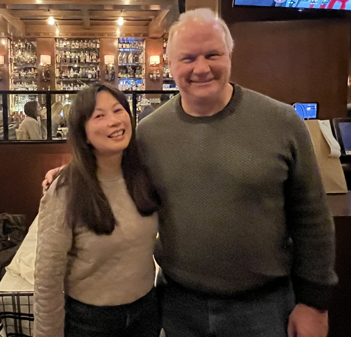 experiri's tweet photo. We (@chanthana) had a 2010 twitter reunion tonight in Chicago. It was so lovely. Despite no #redwine being consumed. (Many of you old school twitter runner types were discussed.) https://t.co/QLznPXLK59
