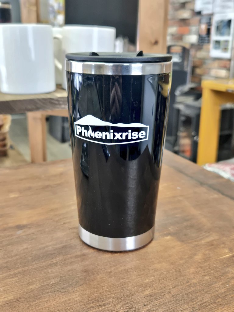 おはようございます！
ショップオープンしました🌞

フェニックスライズのロゴをあしらった蓋付きのオリジナルタンブラー✨️
寒い季節にピッタリ！お家で職場で、温かい飲み物を飲んでホッと一息つけますよ☺️
商品ページはこちら👇
phoenixrise.camp/items/72245611

本日も16時まで営業しております！