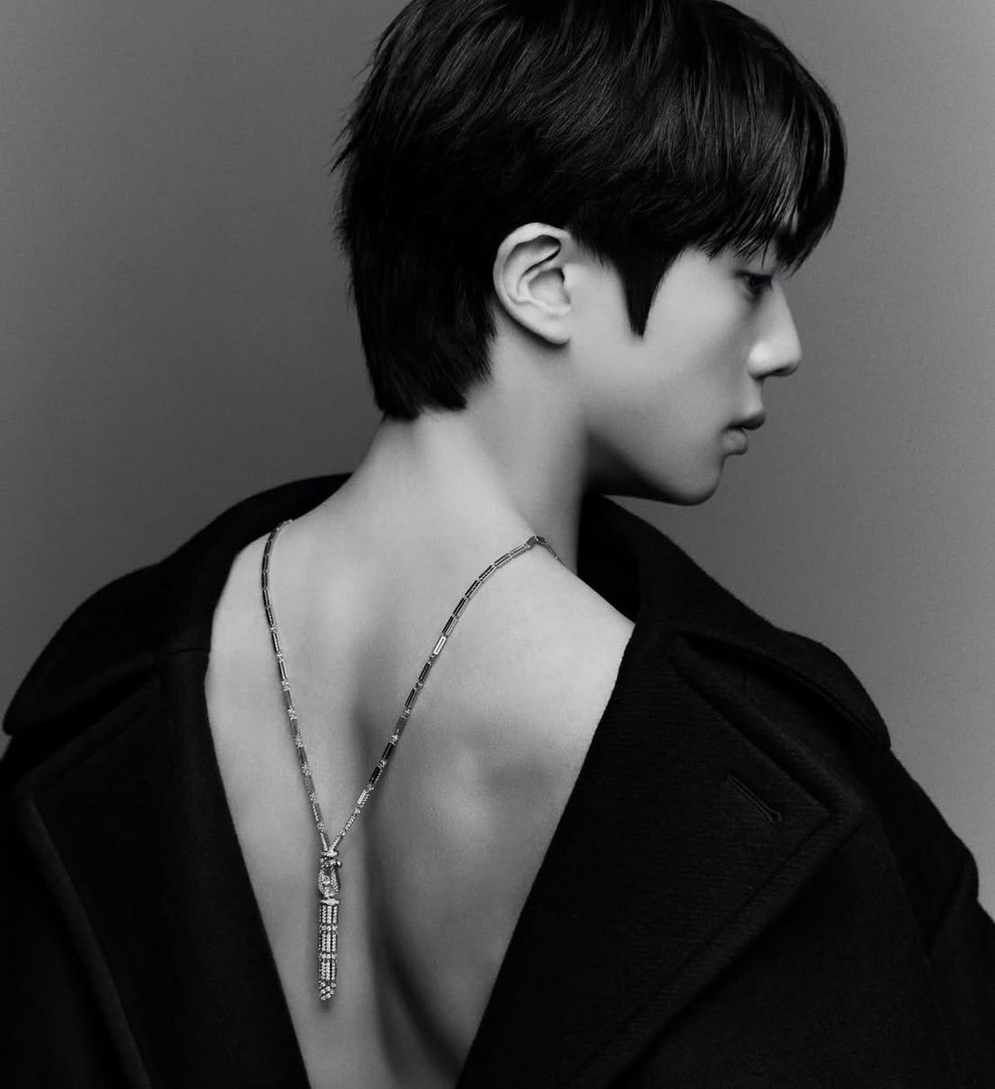 detailsofjin's tweet image. fred is so blessed