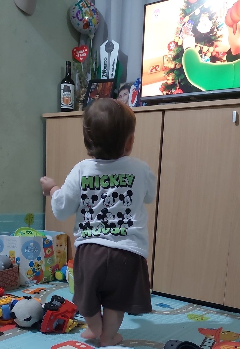 La frustración que siento hoy se apaga un poco cuando veo lo grande y sanito que estas mi amor 🥹❤️‍🩹 para de crecer un poquito por favor 🙏🏼  Te amo mucho Benjamin Mateo de mi corazón