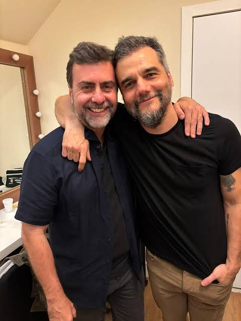 Viva Wagner Moura, viva O Agente Secreto, viva o cinema brasileiro!
Que alegria é ver nossa cultura, nossa arte sendo reconhecida no mundo. Tudo que nós já sabíamos — que nosso cinema é gigante — agora Hollywood também sabe, pela segunda vez. Que venham os prêmios!