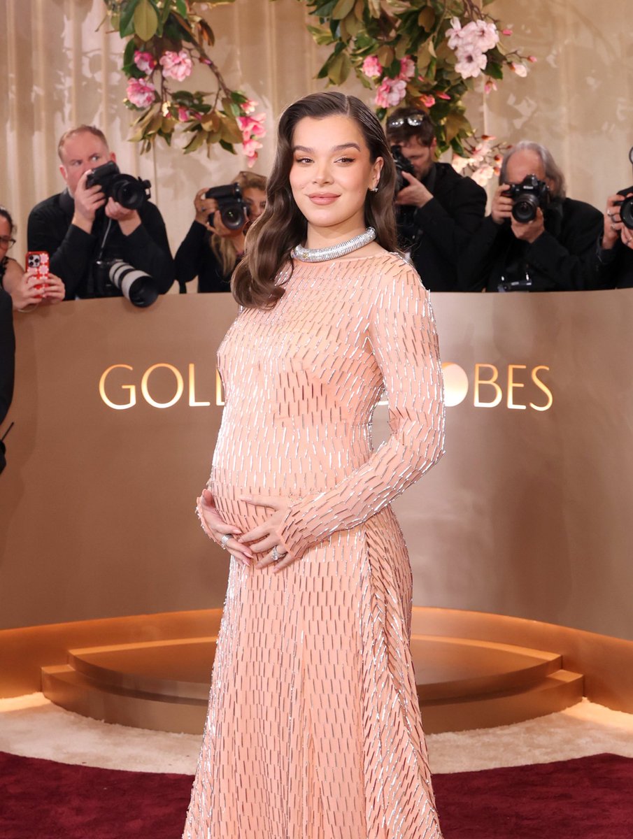 archiveshailees's tweet image. 2011 x 2026. #GoldenGlobes