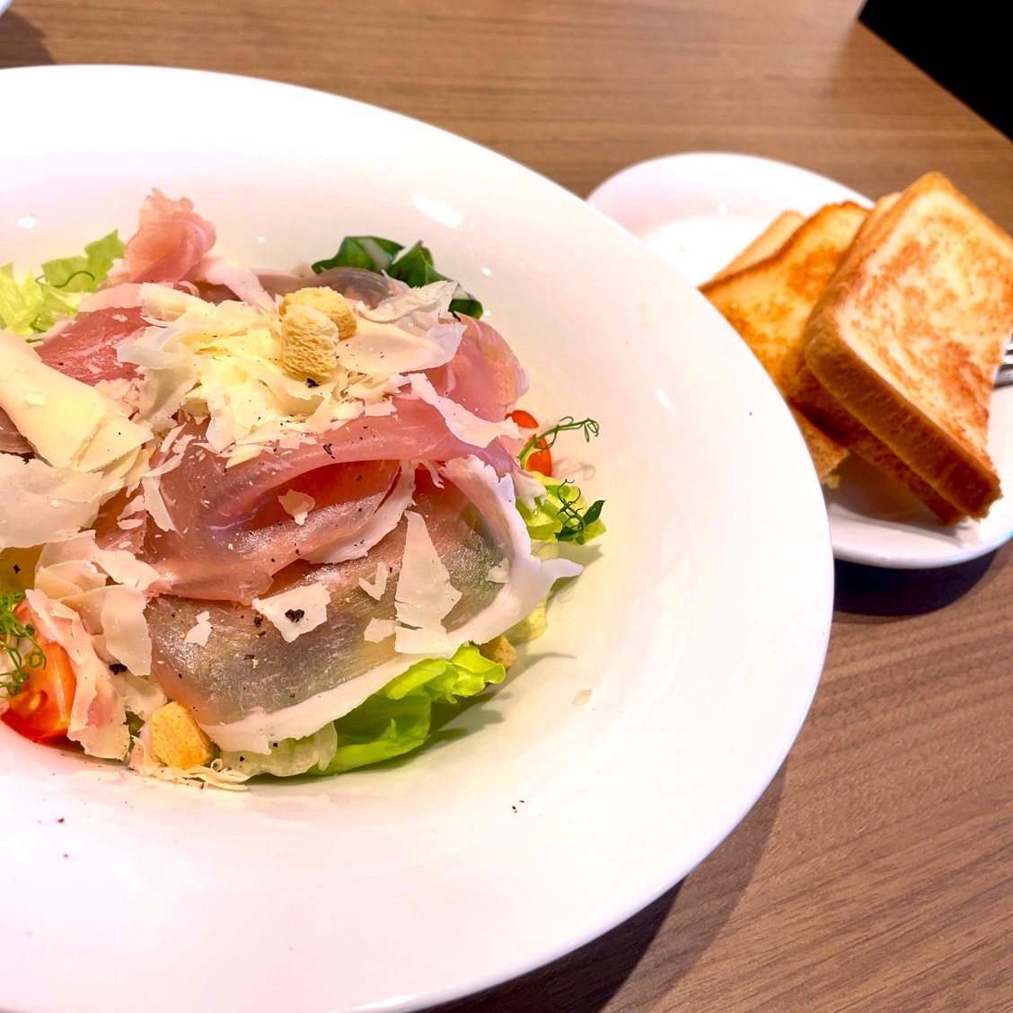 lu2665_bp's tweet photo. 湖の見えるデニーズでモーニング☀️🍽️ https://t.co/8K6KLJNrO2