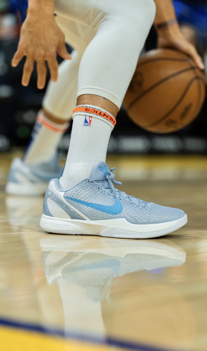 NickDePaula's tweet image. Stephen Curry is lacing up @CaitlinClark22’s Kobe 6 PEs tonight 🔥🔥

📷: @SooWavy11 / instagram.com/visualsbyave