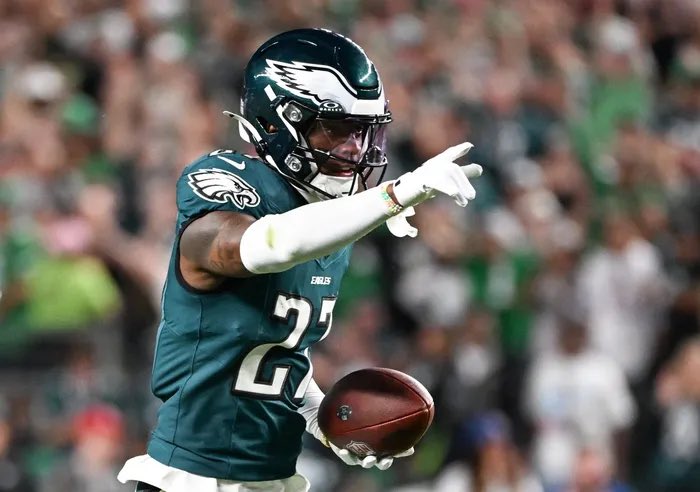 Quinyon Mitchell after the opening drive:

- 3 targets 
- 0 catches allowed 
- 0 yards 
- 0 TDs
- 1 PBU
- THREE turnovers forced (2 INTs, 1 fumble)
- 83.9 PFF grade (highest on defense)

Yep, this was one of his WORST games on paper too.