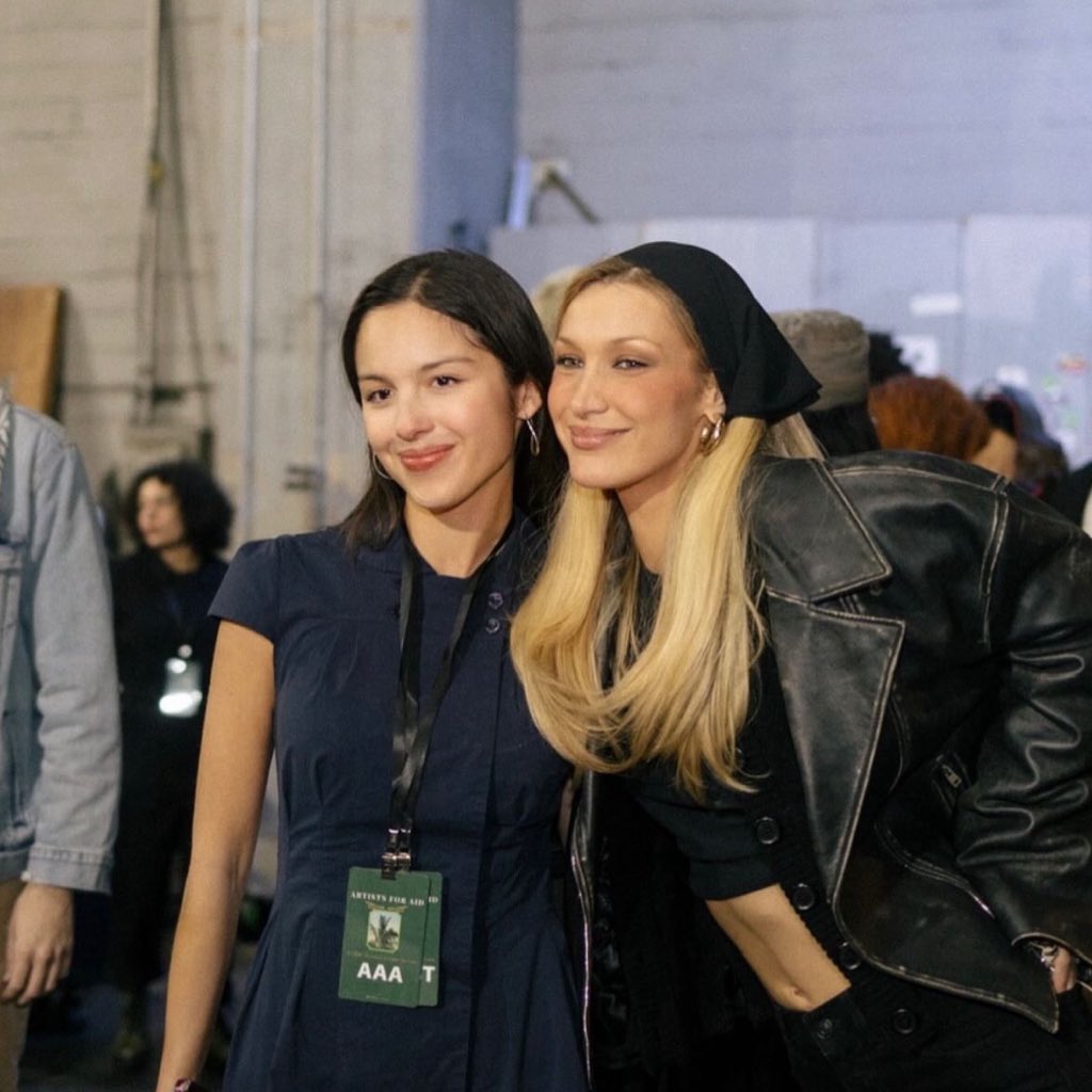 chaeryliv's tweet photo. filipina princess 🤝 palestinian princess https://t.co/mavYxHVbCL