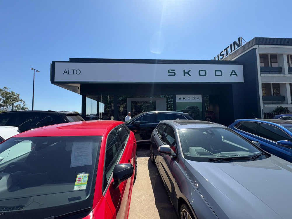 MM_Signage's tweet photo. Supply &amp; installation of temporary dealership signage - Alto Skoda, Artarmon, NSW #branding #signage #externalsignage #automotive https://t.co/O3Wt88MsdV