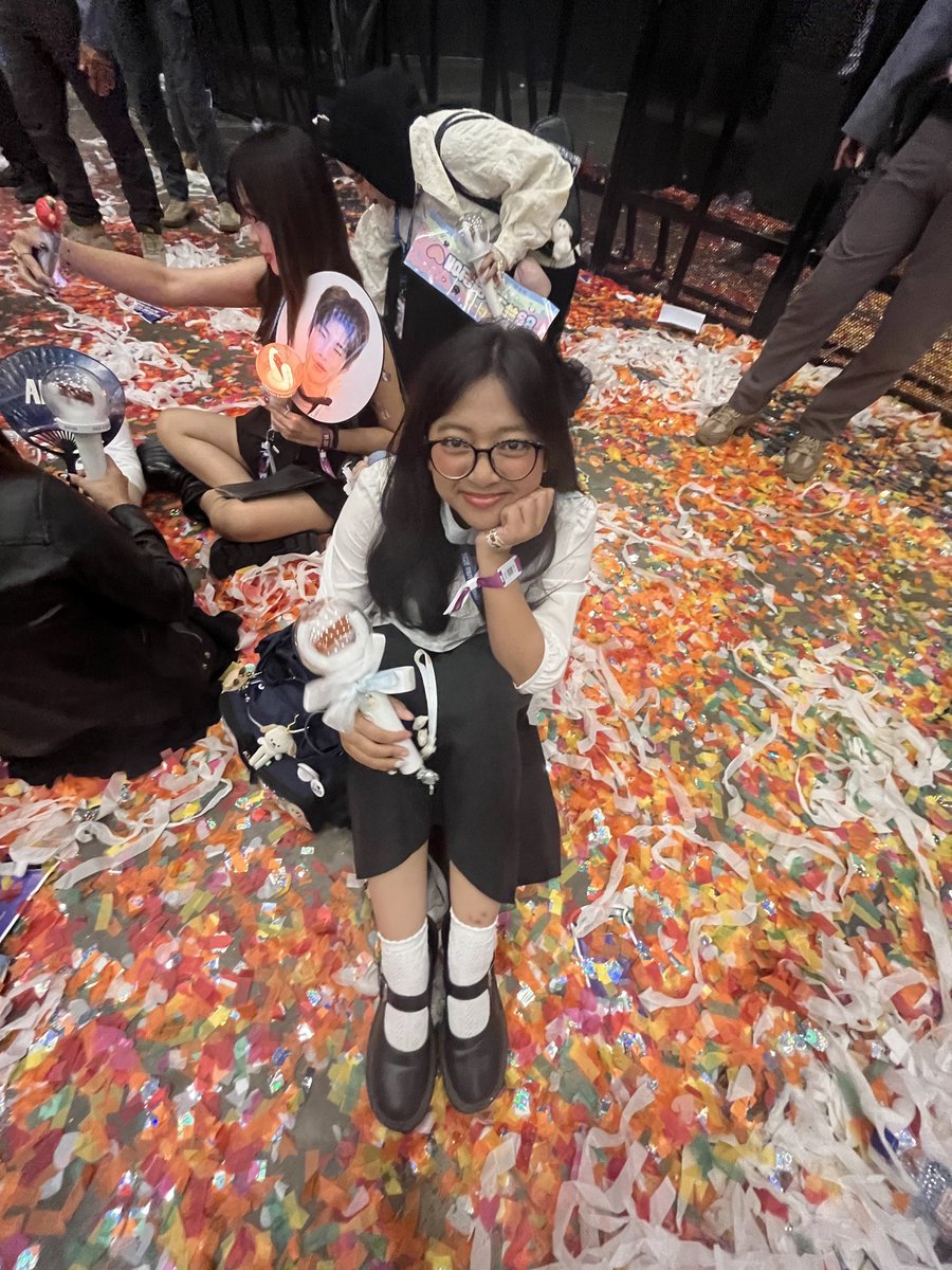 blupyton's tweet photo. a well spent riizing loud :D ♥️
#RIIZINGLOUD_IN_JAKARTA https://t.co/gKKR1KsRCv